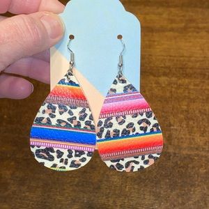Cheetah/multi-colored dangle earrings. Never worn. Adorable! $6